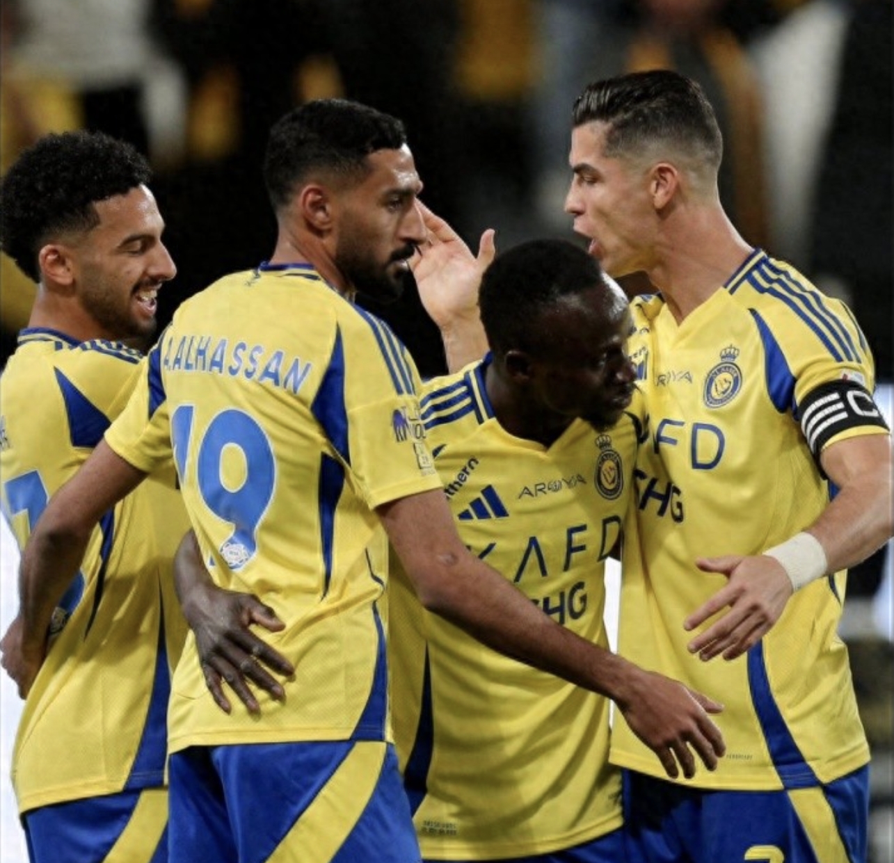 包含沙尔克主场战胜对手，弥补前几轮失利的词条