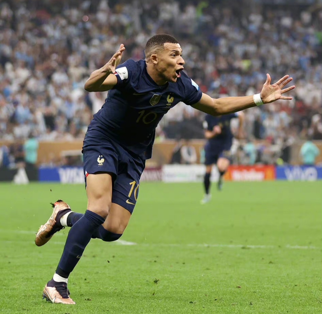 包含法国队力克英格兰队，奥恰洛夫刷新纪录的词条