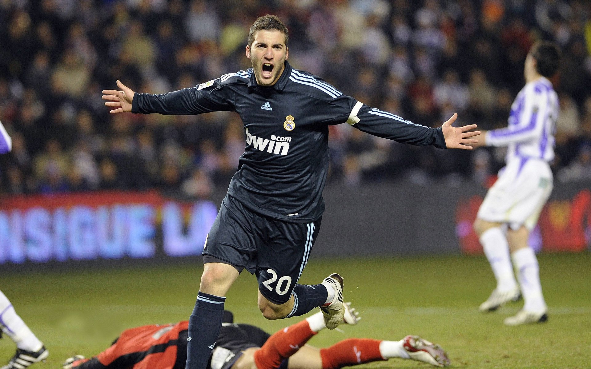 开云体育下载-跨界主宰，当雄鹿强压奇才的夜晚，詹姆斯在美加墨世界杯接管比赛