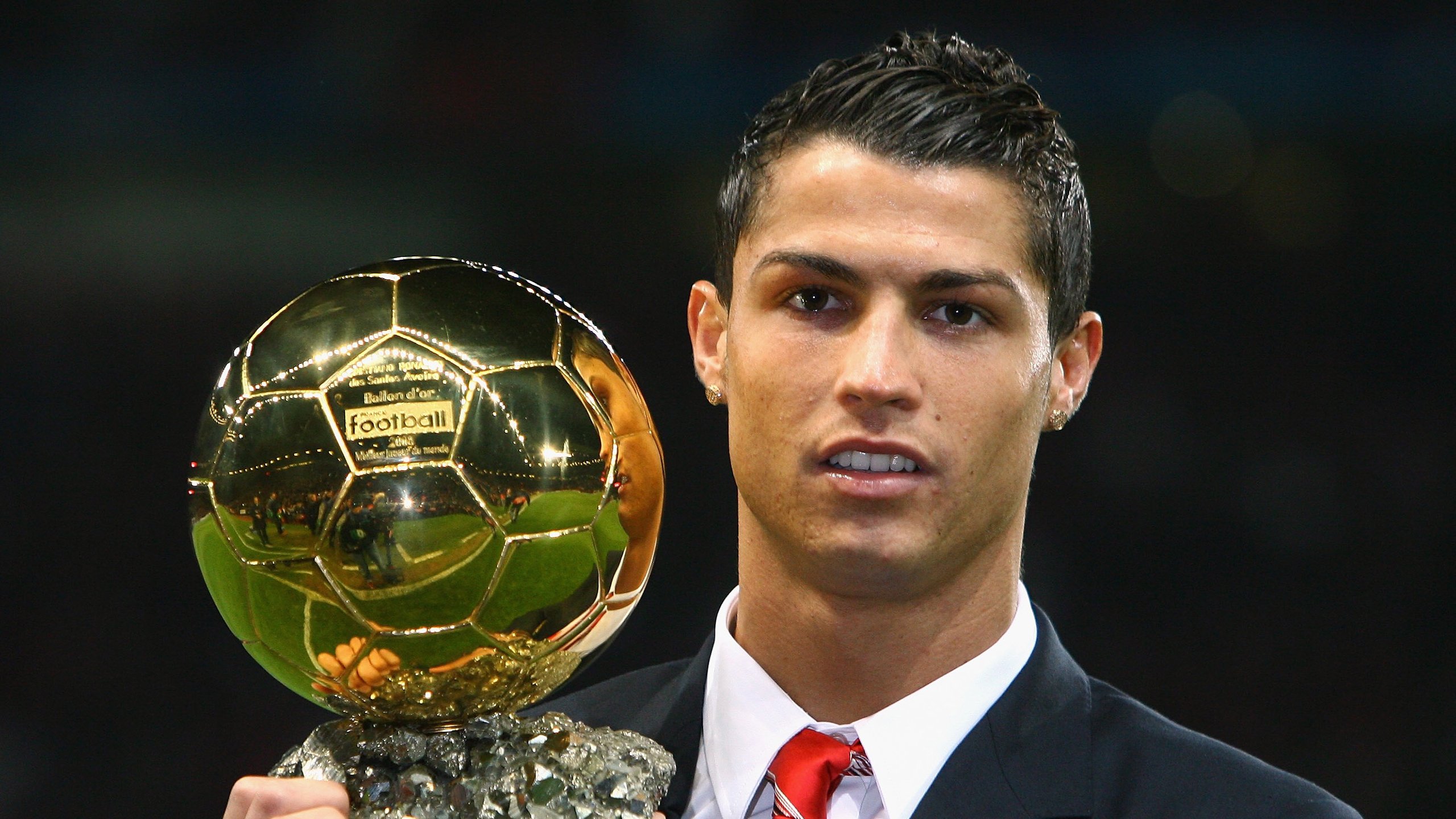 赛道与球场，F1街道赛之夜与莫兰特高光表现的交响