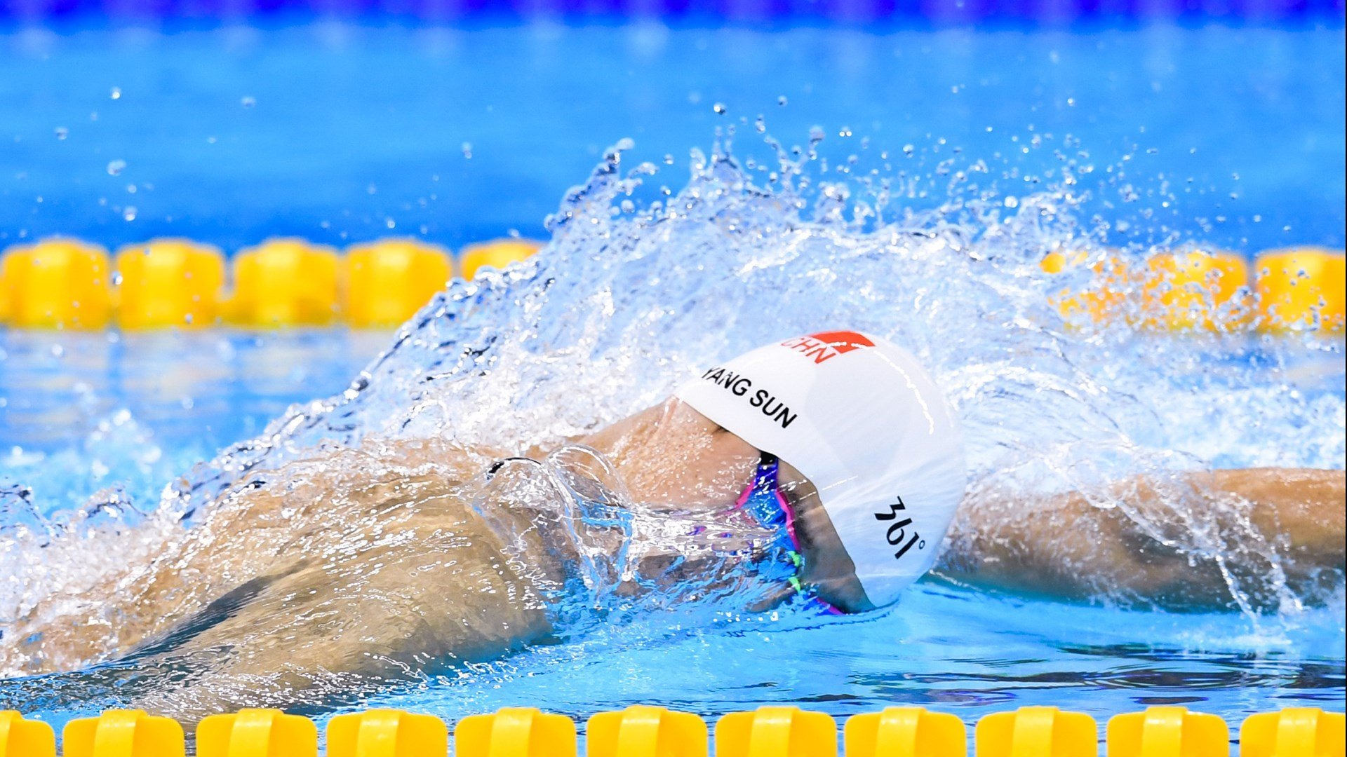 红牛二队惊天翻盘，诺里斯惊艳四座，一场F1中游车队的逆袭之战